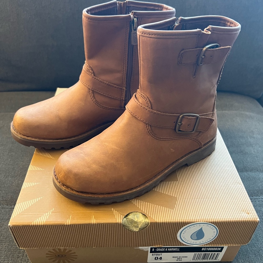 UGG KIDS’ HARWELL LEATHER BIKER BOOTS - STOUT